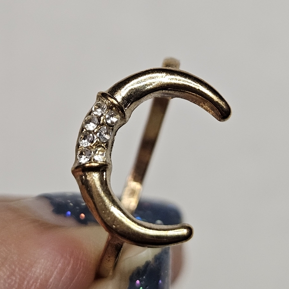 Random Assortment of Six Rings - Picture 5 of 10